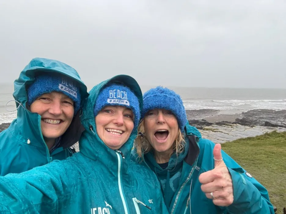 Сотни пар обуви XIX века вынесло на берег Уэльса