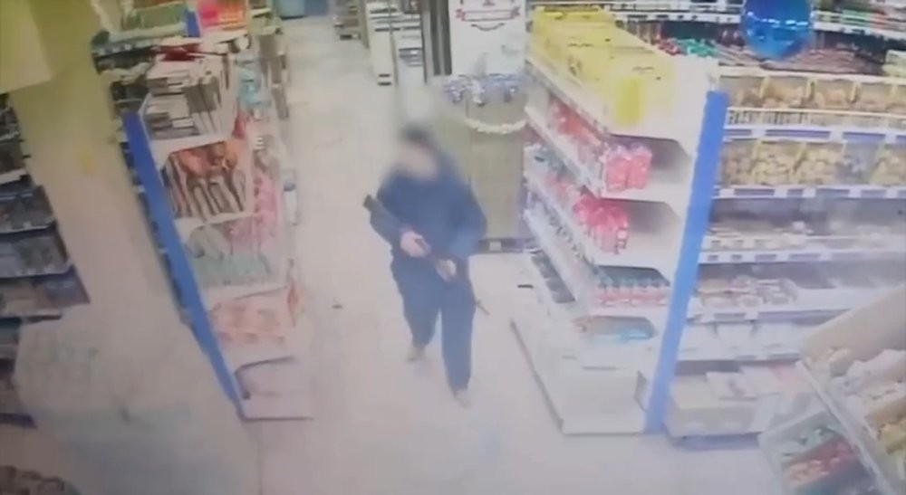 Мужчина открыл стрельбу из автомата в донецком супермаркете