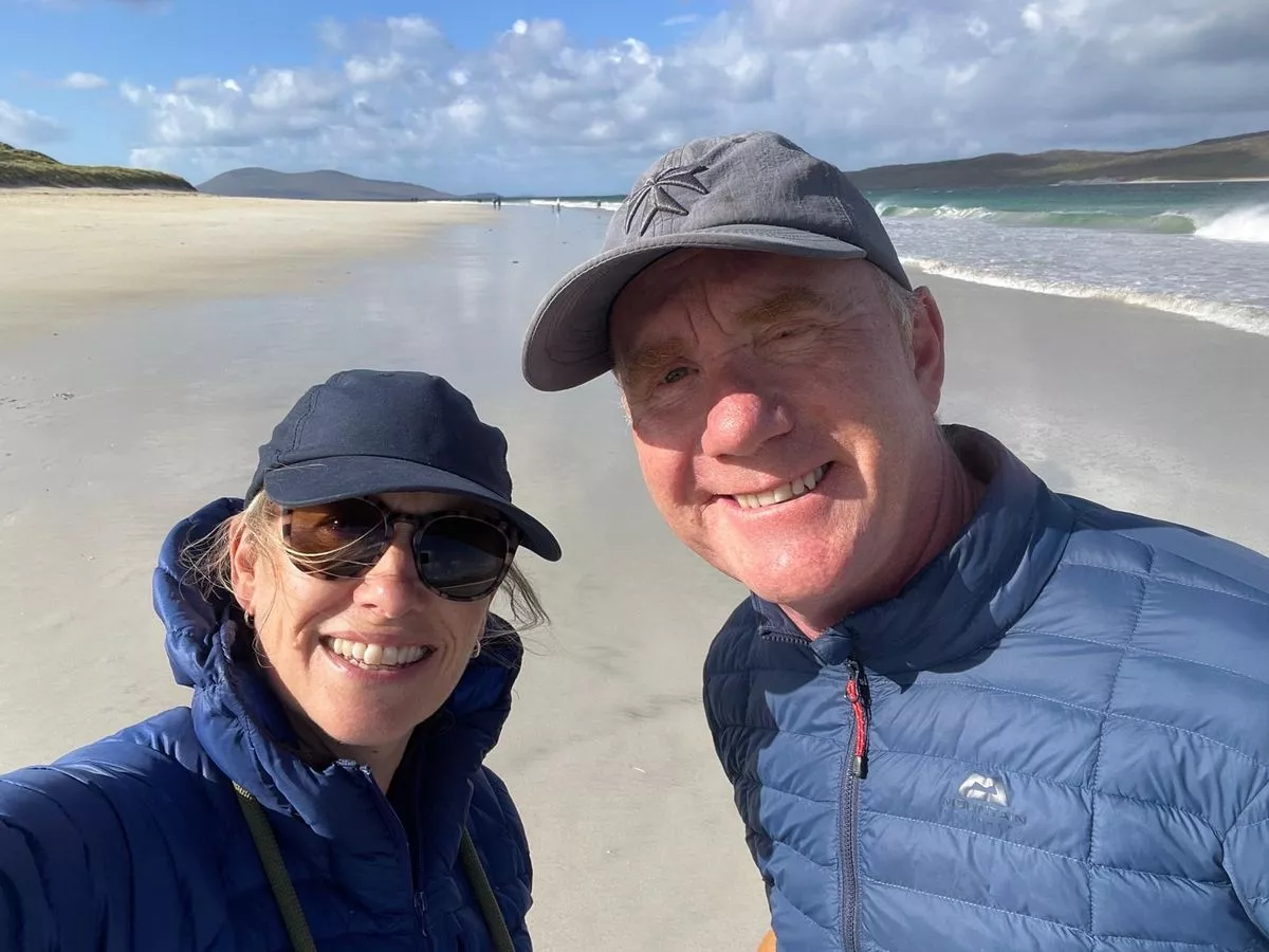 Верный друг спас жизнь хозяину, потерявшему сознание на пляже