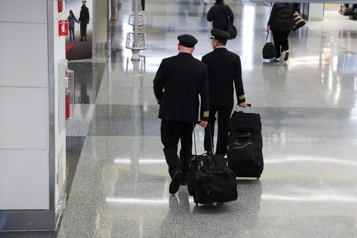 Пилот American Airlines поделился скриншотом зарплаты — у всех  отвисла челюсть