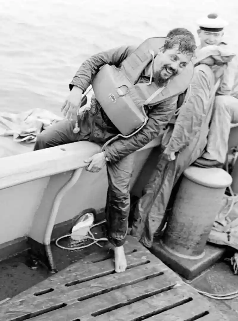 Отважный доктор, который добровольно организовал кораблекрушение и продержался 65 дней в океане на рыбе и морской воде