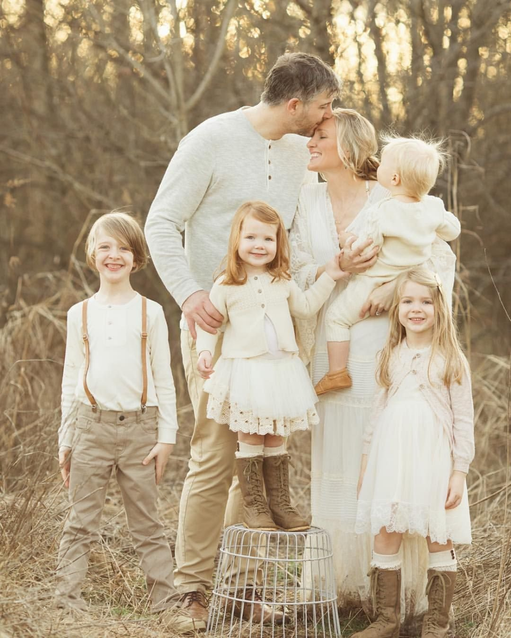 Семья была готова поддержать нас в трудную минуту.