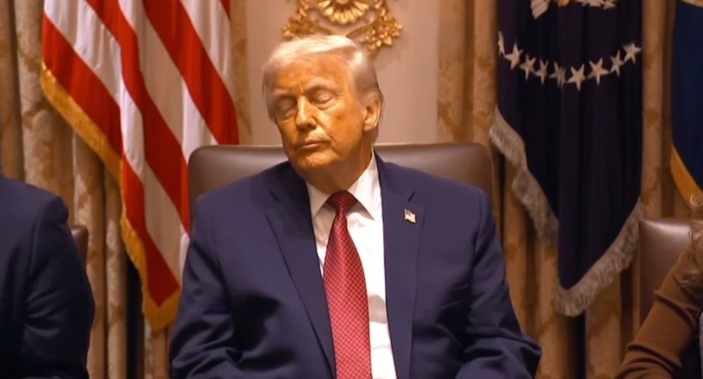 Трамп чуть не уснул на встрече с министрами