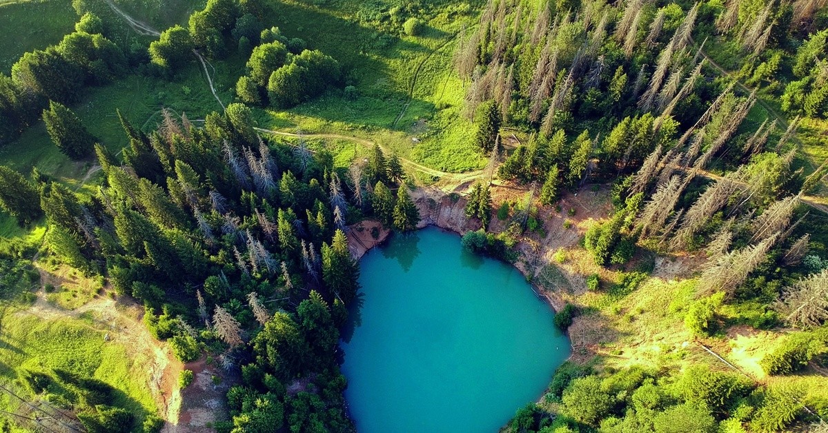 Морской Глаз, который смотрит с Земли в небо