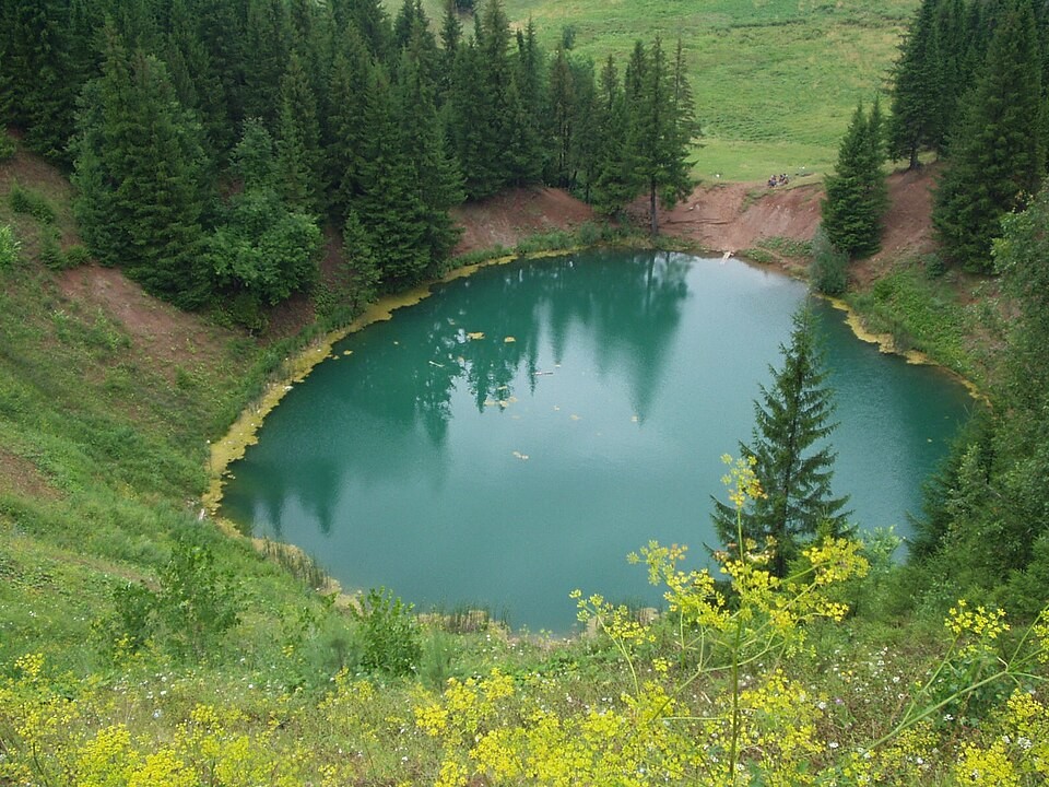 Морской Глаз, который смотрит с Земли в небо