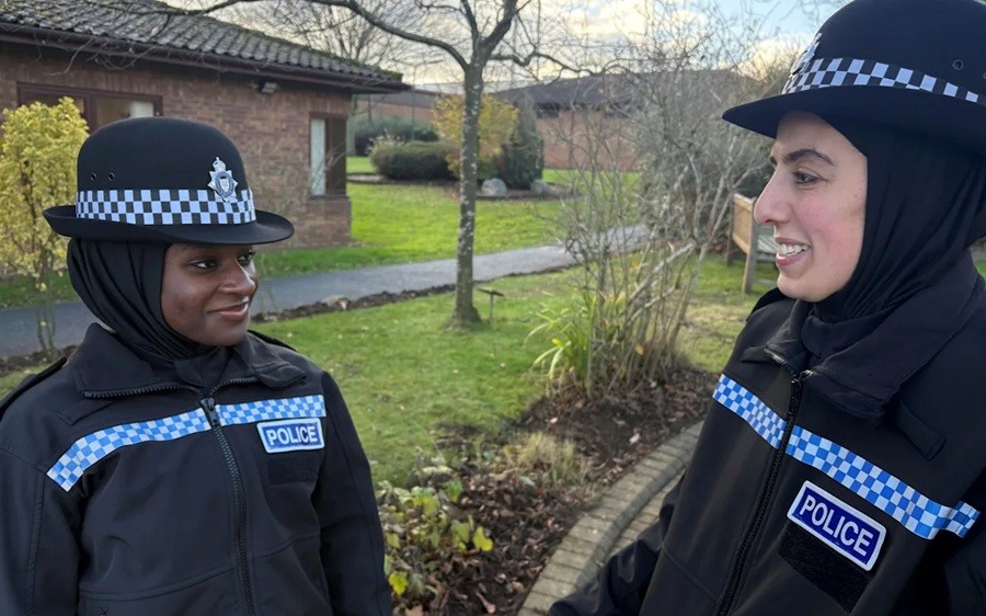 Как в Британии 20 лет магнитный зажим для хиджаба разрабатывали