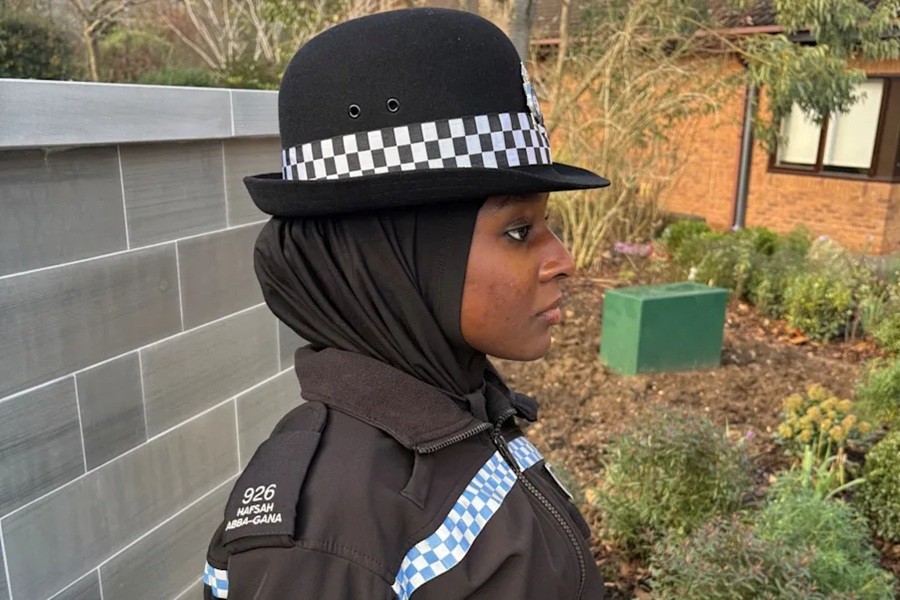 Как в Британии 20 лет магнитный зажим для хиджаба разрабатывали