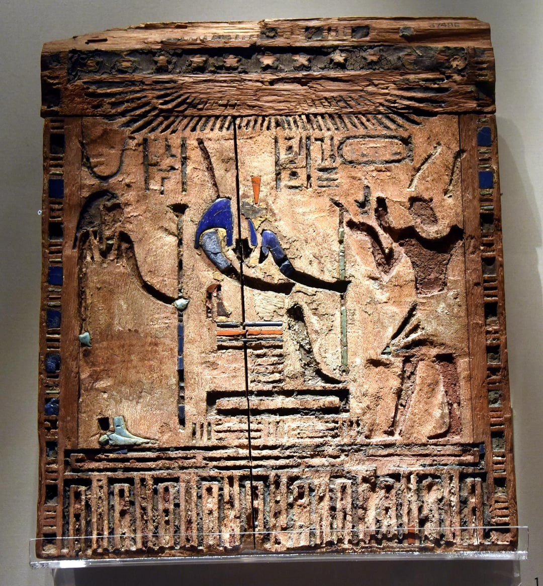 9. Ахеменидский царь Дарий I, изображённый в одеянии египетского фараона