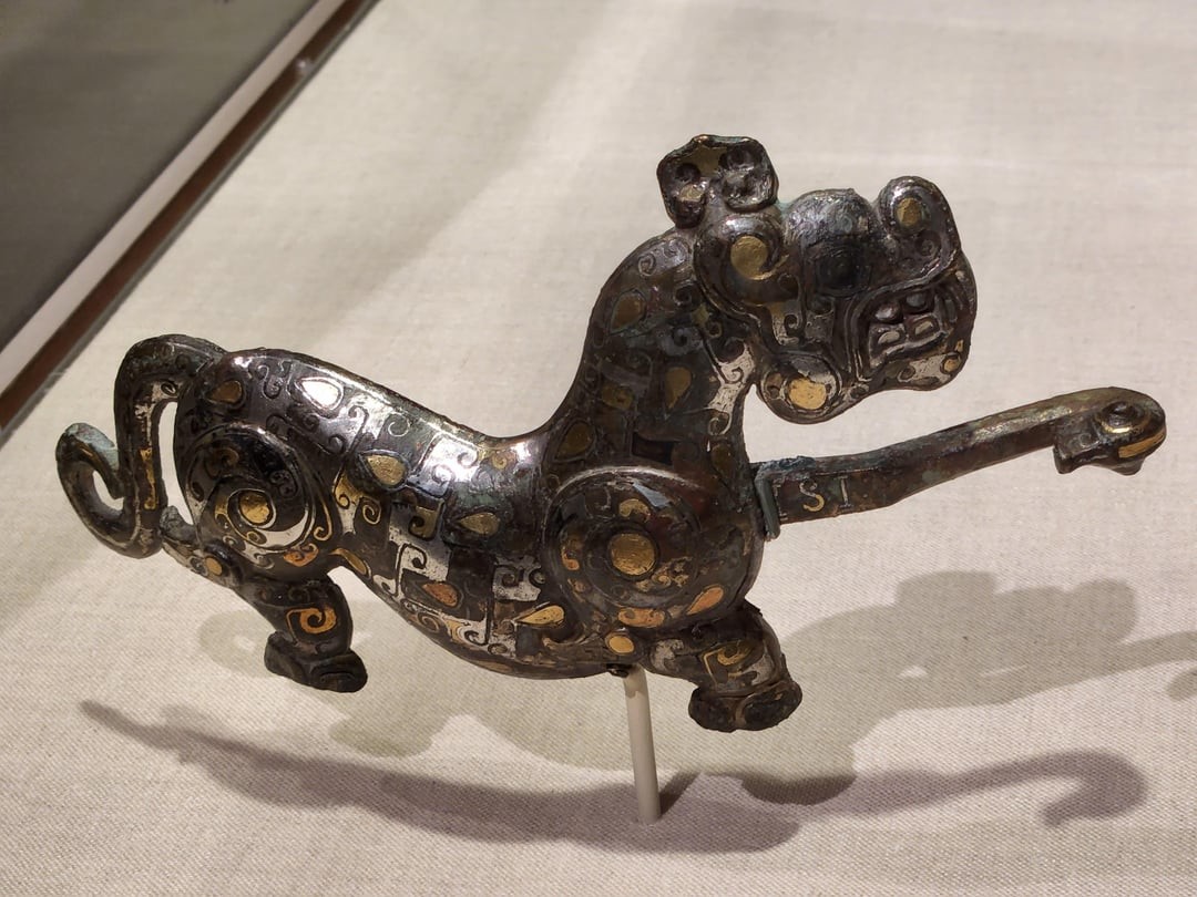 6. Поясная пряжка в форме тигра, Китай, период Сражающихся царств, IV век до н.э.