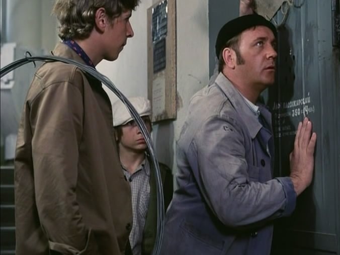 Есть в коммунальном аду отдельный котел — для тех, кто забывает вовремя делать поверку счетчиков. Коммунальщики этот котел обожают. Они греют на нем руки, ноги и свои годовые отчеты о прибыли