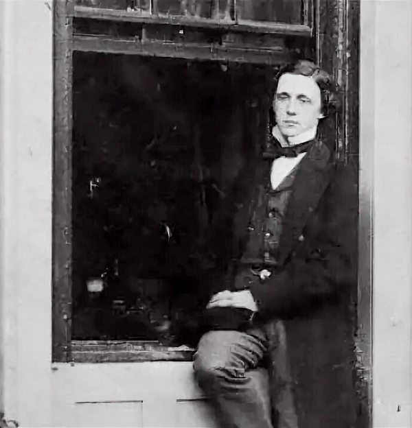 «Приподнимем занавес за краешек, Какая старая тяжёлая кулиса…»