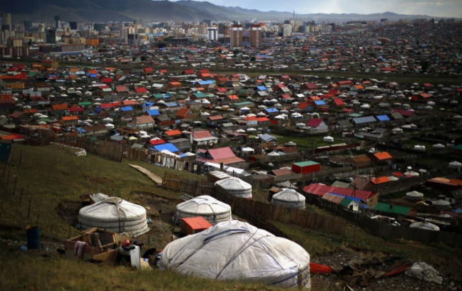 Юрты вокруг столицы, уродливые имена, водка из кумыса и другие особенности монгольской жизни