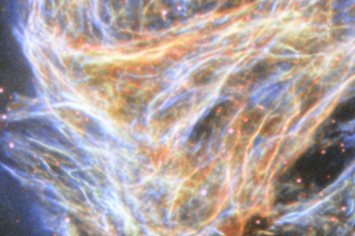 Захватывающие снимки DEM L 190: космический фейерверк в деталях