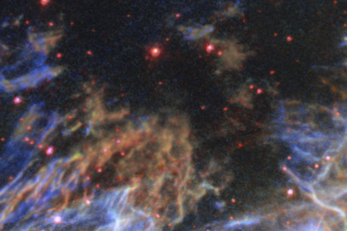 Захватывающие снимки DEM L 190: космический фейерверк в деталях