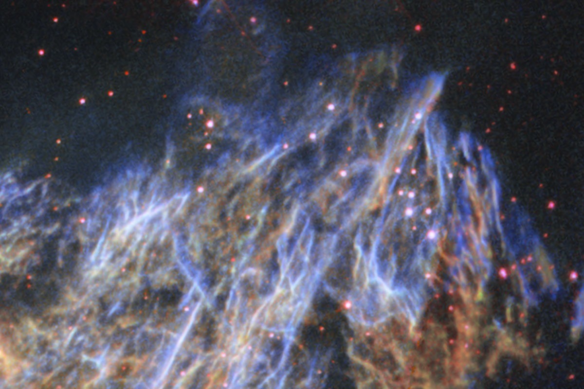 Захватывающие снимки DEM L 190: космический фейерверк в деталях