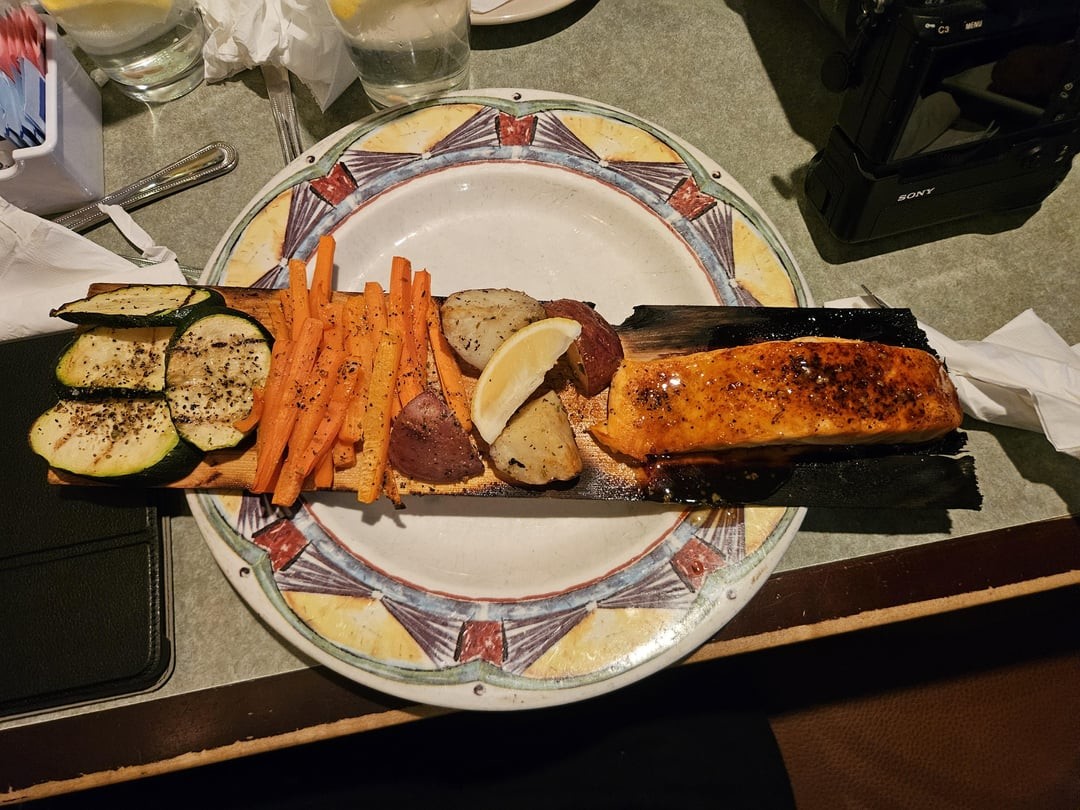 5. Тарелка кажется здесь чужеродной