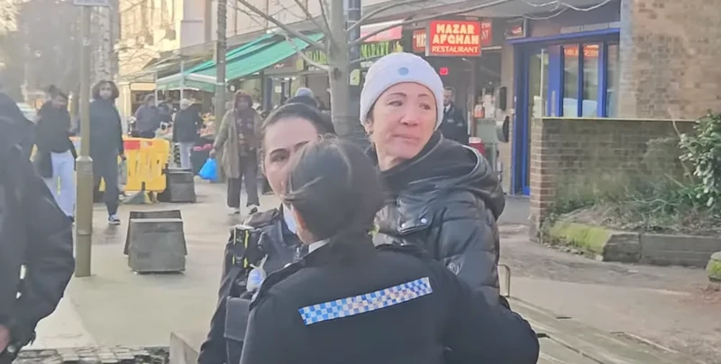 Женщину в Лондоне арестовали и выписали штраф за кормление голубей