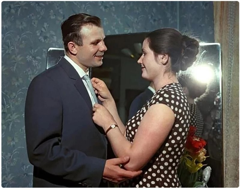 11. Юрий Гагарин с супругой Валентиной, 1962 год, Московская область, г. Звездный городок
