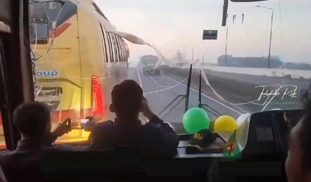 Видео безумных гонок водителей автобусов в Бангладеш