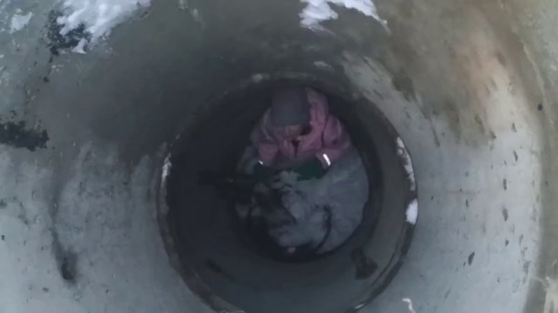10-летняя школьница провалилась в открытый люк в Краснодаре