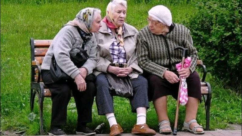 Куда делись бабушки у подъезда — и почему вместе с ними ушла целая эпоха