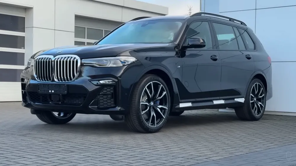 В продаже появились новые BMW X7, собранные из оставшихся в России деталей