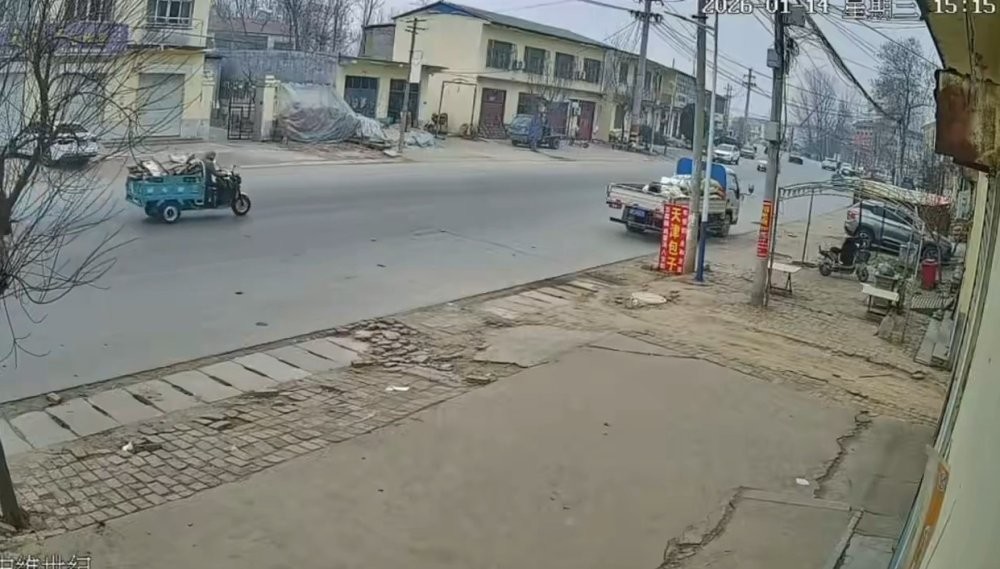 "Что это так бумкнуло?"