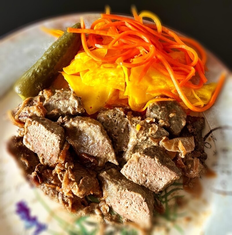 Печень говяжья. Жареная с луком. Это очень быстро