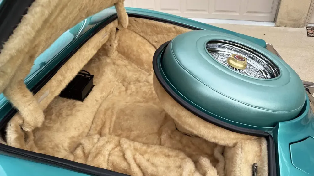 Редкое американское купе Stutz Blackhawk с кузовом ручной работы из Италии выставили на продажу