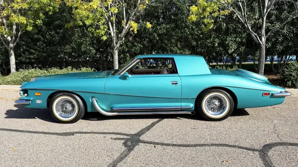 Редкое американское купе Stutz Blackhawk с кузовом ручной работы из Италии выставили на продажу