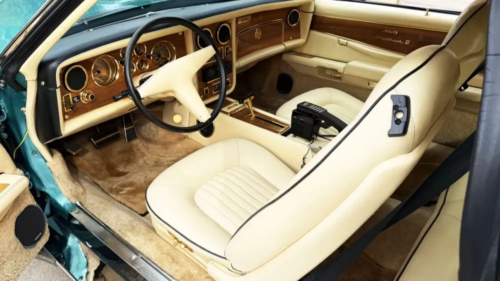 Редкое американское купе Stutz Blackhawk с кузовом ручной работы из Италии выставили на продажу