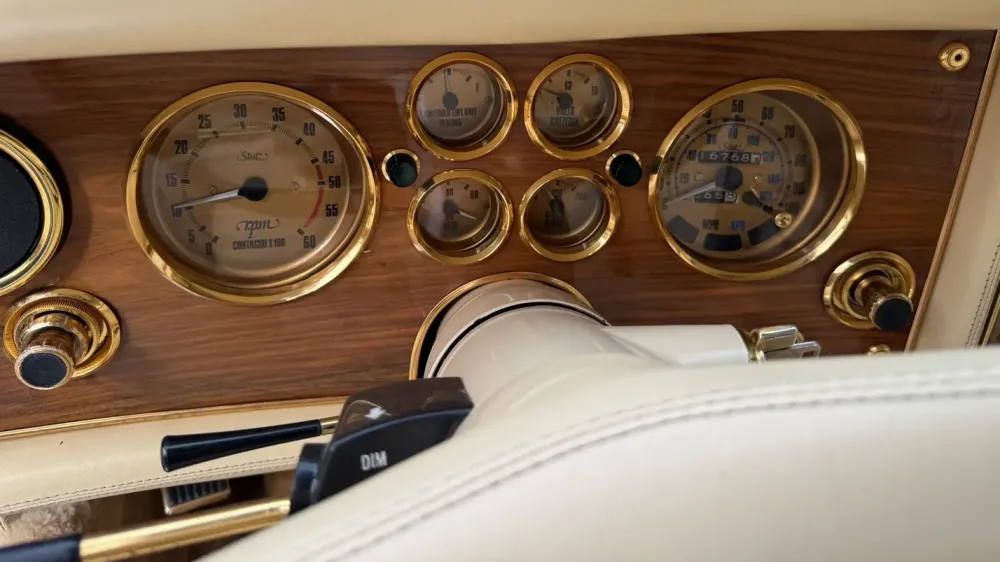 Редкое американское купе Stutz Blackhawk с кузовом ручной работы из Италии выставили на продажу