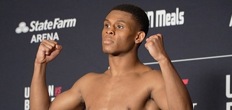 Боец UFC потерял сознание после процедуры взвешивания