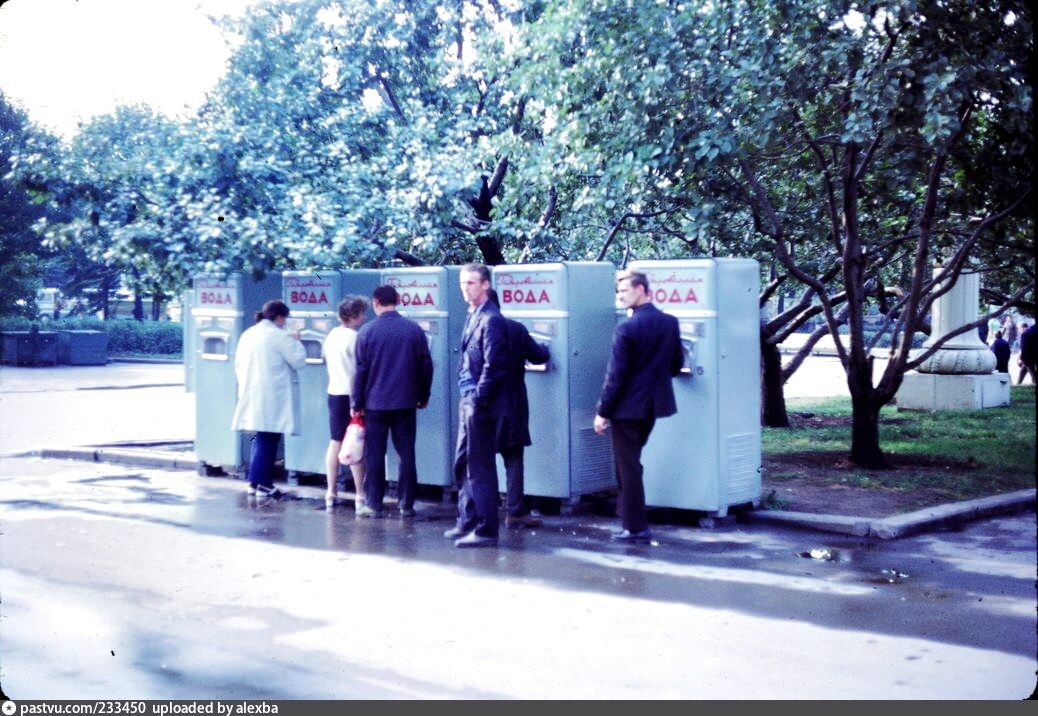 Это фото сделано почти с той же точки, только вид в другую сторону. 