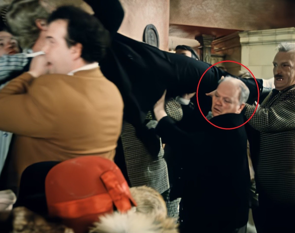 Кто сыграл гостей на свадьбе в фильме Гайдая «Не может быть»