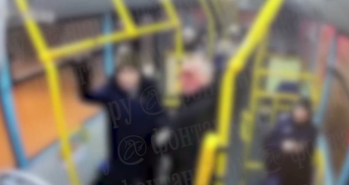 Подросток выстрелил в лицо другому пассажиру автобуса