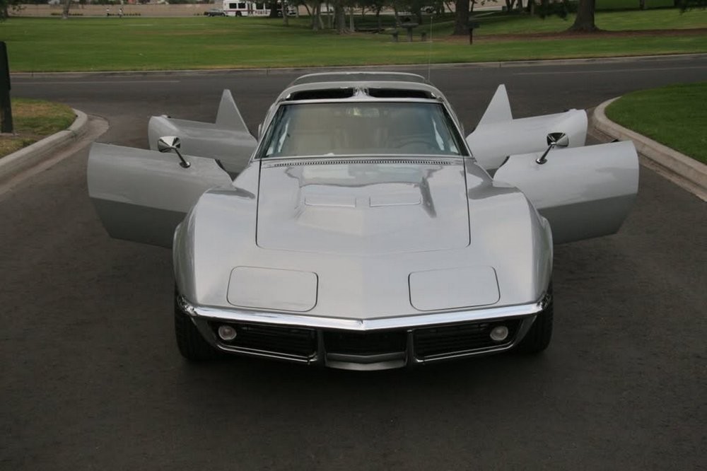 Лимузин на базе старого Corvette хотят продать за 98 тысяч долларов