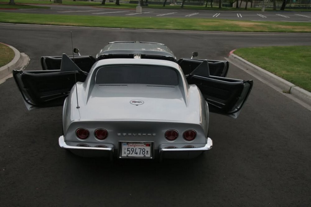 Лимузин на базе старого Corvette хотят продать за 98 тысяч долларов