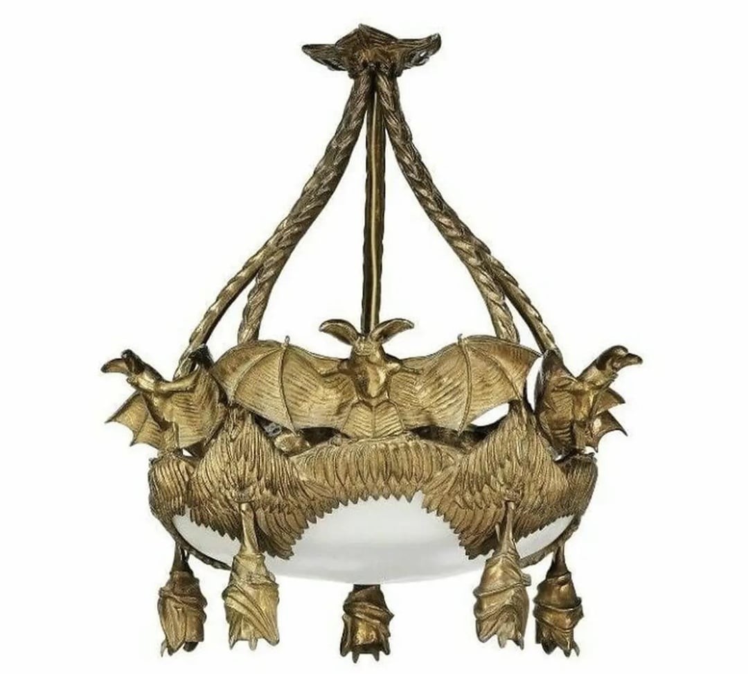 1. Бронзовая люстра - летучая мышь 1910 года шведской компании по производству светильников «Бёльмарк»