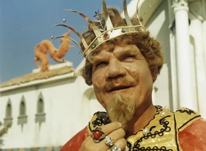 «Свой парень»: Как три класса образования, война и спасённая нога сделали Пуговкина народным любимцем...⁠