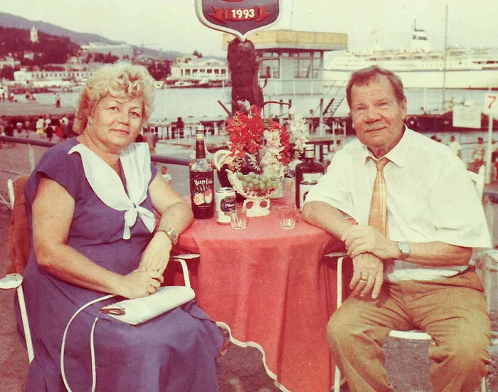 «Свой парень»: Как три класса образования, война и спасённая нога сделали Пуговкина народным любимцем...⁠