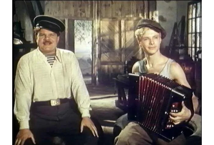 «Свой парень»: Как три класса образования, война и спасённая нога сделали Пуговкина народным любимцем...⁠