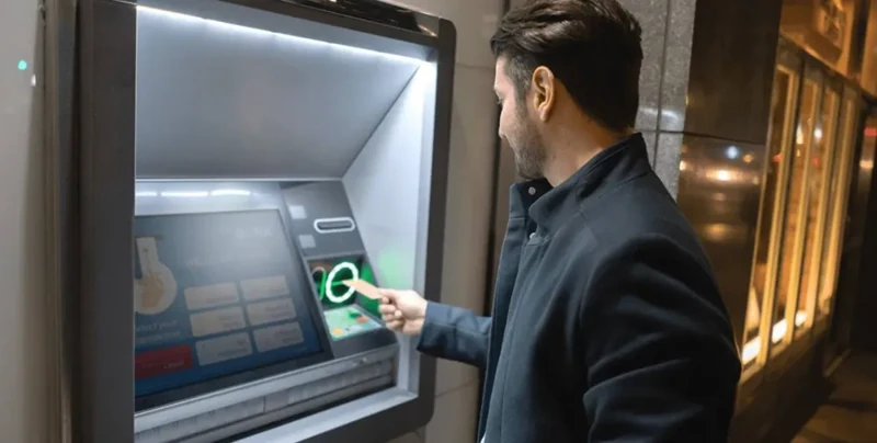 Мужчине по ошибке выплатили зарплату в 330 раз больше: деньги разрешили оставить