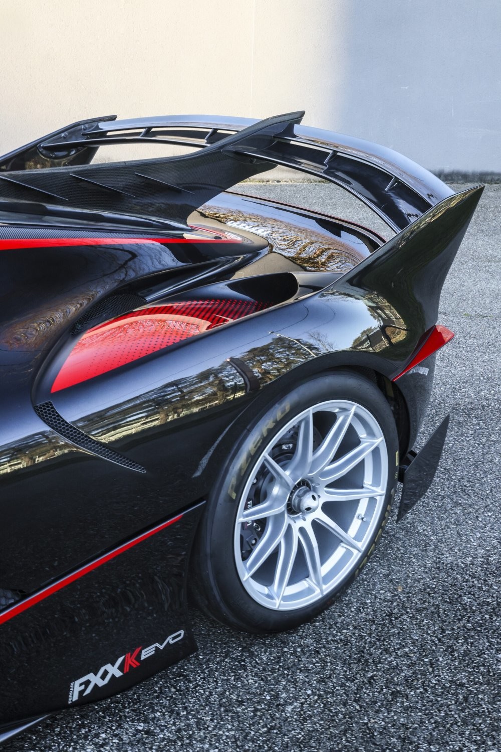 Редчайшая Ferrari FXX K Evo с пробегом менее 100 километров уйдёт с молотка