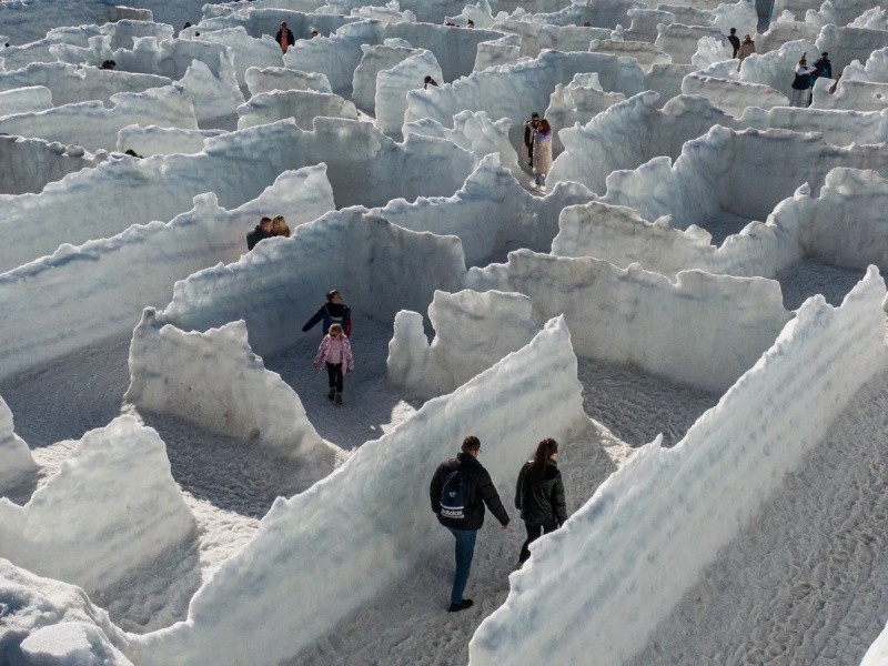 Не ищите здесь смысл. Здесь в основном маразм