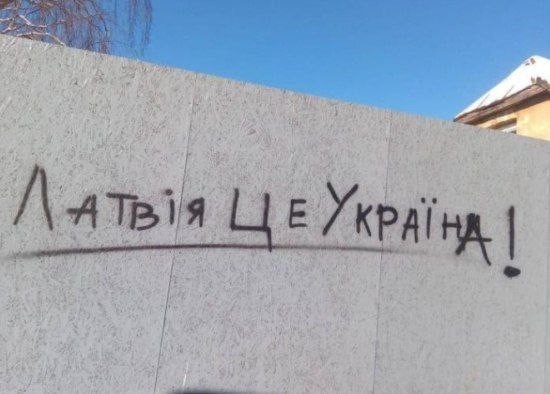 Верим, бл...! По очень многим признакам всё так и есть! Поганый злобный русофобствующий лимитроф, скачущий на все деньги