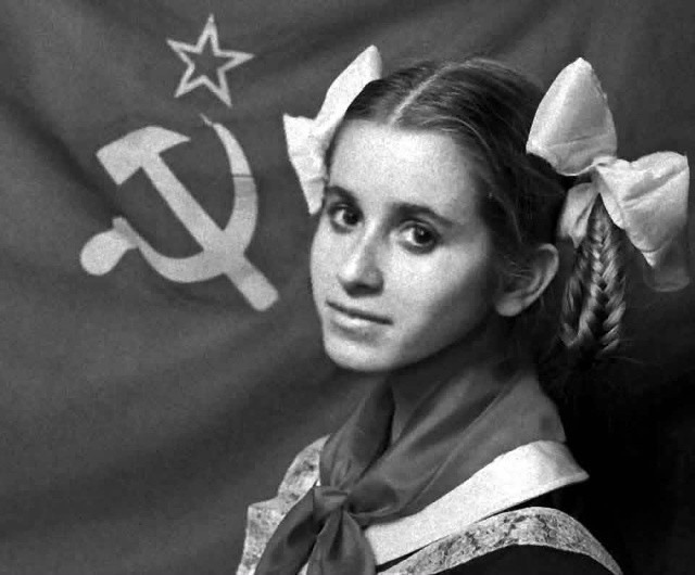 Я не удивлюсь, что когда-нибудь скажет - "Я тупа, потому, что воспитывалась при Советской власти". Как там? А вот - "Запомните этот твит"
