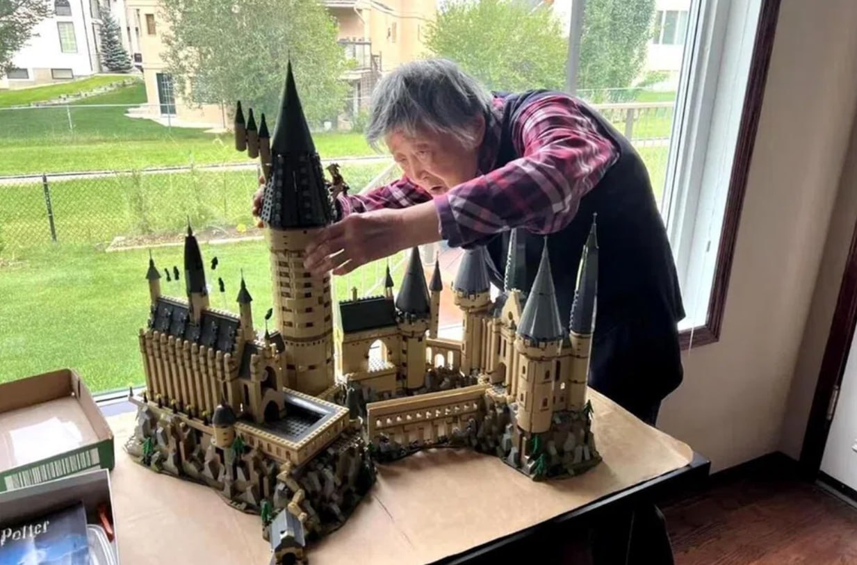 Китайская бабушка восстановила подвижность руки благодаря наборам LEGO