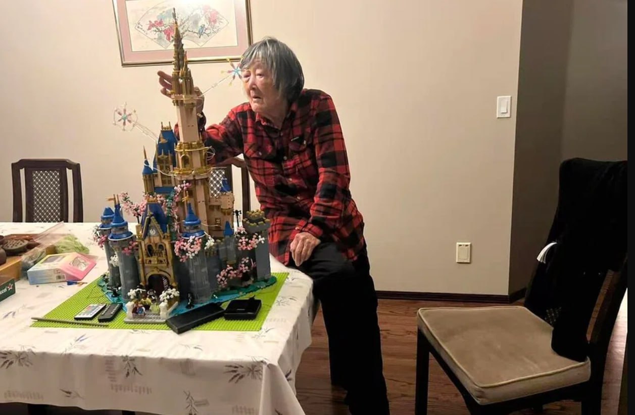 Китайская бабушка восстановила подвижность руки благодаря наборам LEGO