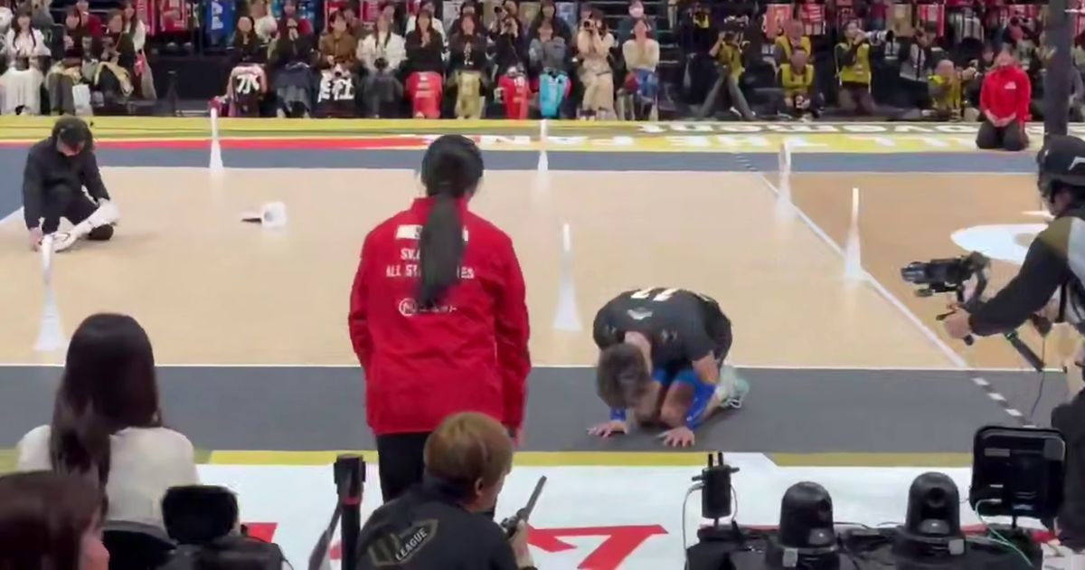 Японский волейболист оригинально извинился перед девушкой